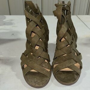 Just fab, size 7.5, olive green